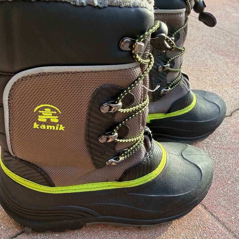 Kamik snow boots size 7 youth or men’s 7